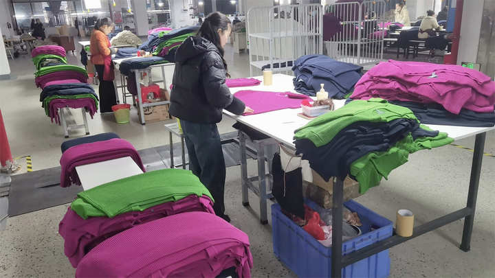 Dongguan Yaqi Garments Co., Ltd.