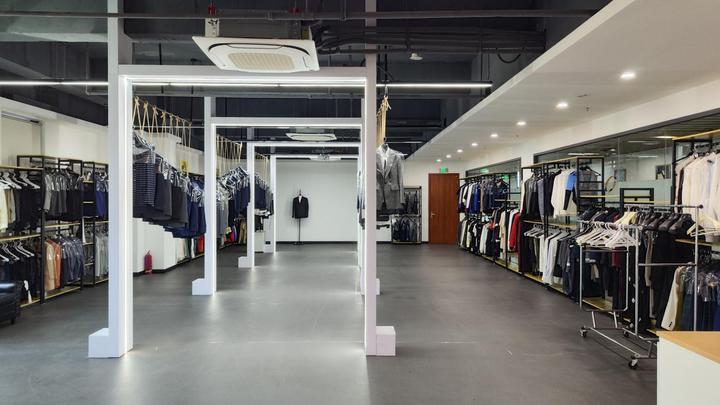 Chongqing Longcheng Buzun Clothing Co., Ltd.