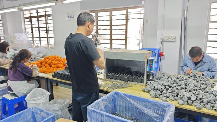 Dongguan Zhongxin Long Plastic Toys And Gifts Co., Ltd.