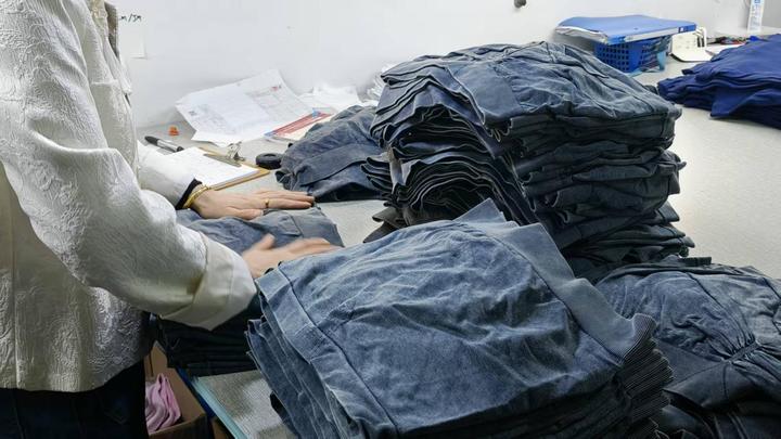 Yiwu Haiyun Clothing Co., Ltd.