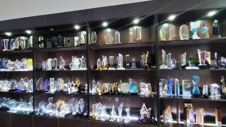 Small-Bridge Crystal Handicrafts Co., Ltd.