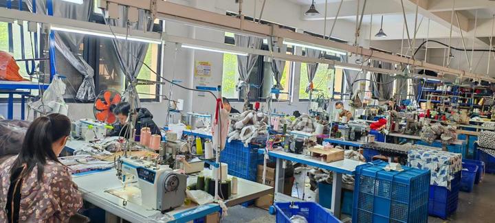 Yiwu Ouze Clothing Co., Ltd.