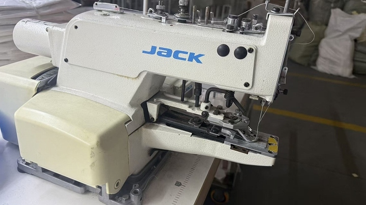 Nanchang Longze Garment Co., Ltd.