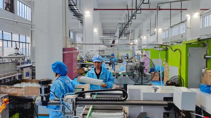Shantou Jingliang Plastic Co., Ltd.
