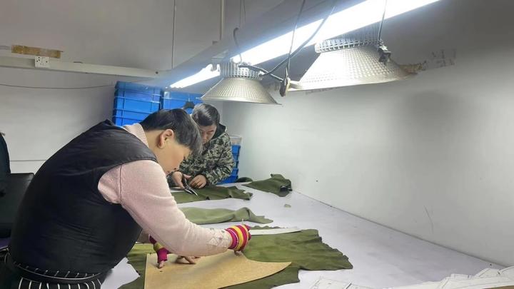 Haining Yongxia Clothing Co., Ltd.
