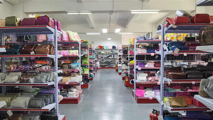 Shenzhen Shengluyi Luggage Co., Ltd.