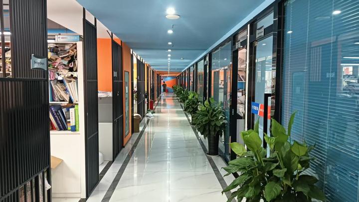Yiwu Ningzi Apparel Co., Ltd.