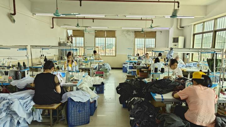 Dongguan Lianpei Clothing Co., Ltd.
