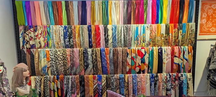 Yiwu Qianlv Scarf Co., Ltd.