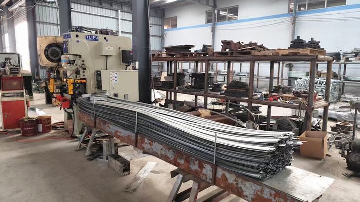 Cangzhou Jin Yi Hardware Products Co., Ltd.
