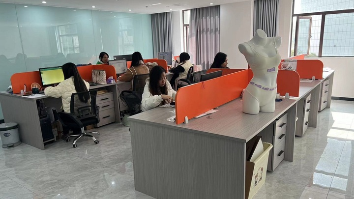 Hunan Qianzi Garment Co., Ltd.