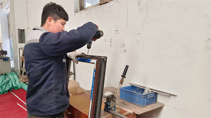 Yantai Thriking Glass Co., Ltd.