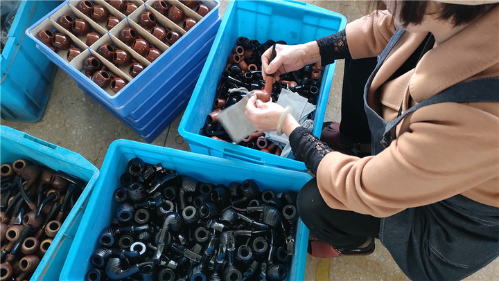 Yiwu Yidou Smoking Equipment Co., Ltd.