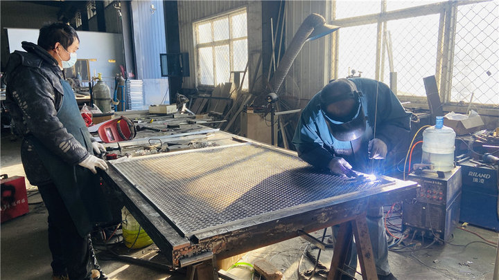 Anping County Jingsi Hardware Mesh Co., Ltd.