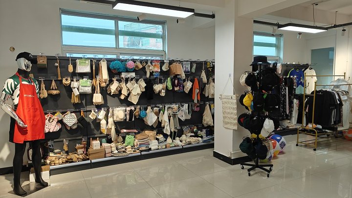 Yiwu Leiqier Import And Export Co., Ltd.