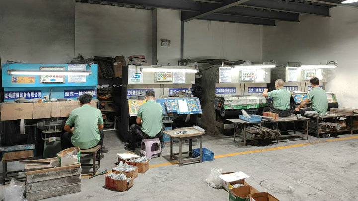 Zhongshan Qiyigifts Metal & Plastic Factory